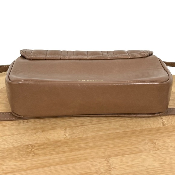 Like Dreams Taupe Quilted Shoulder Bag with Tortoise Chain & Detachable Strap - Picture 4 of 16